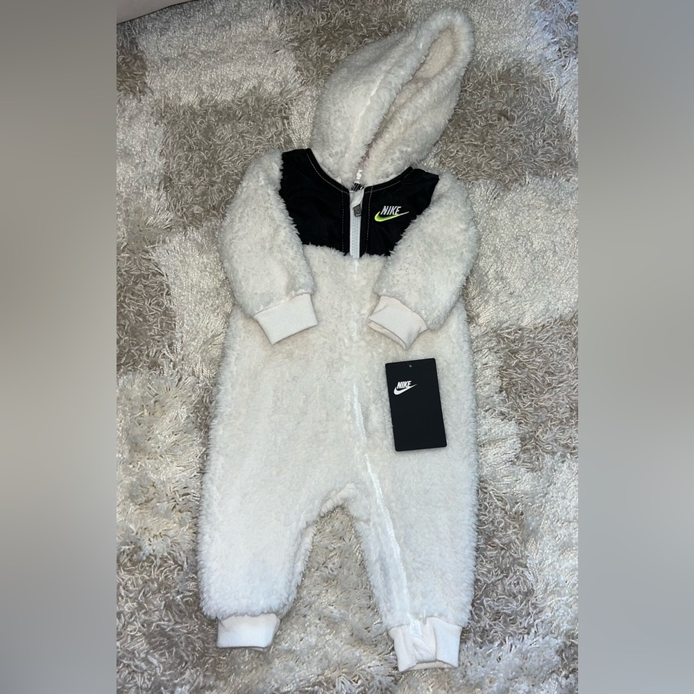Nike Sherpa Pram